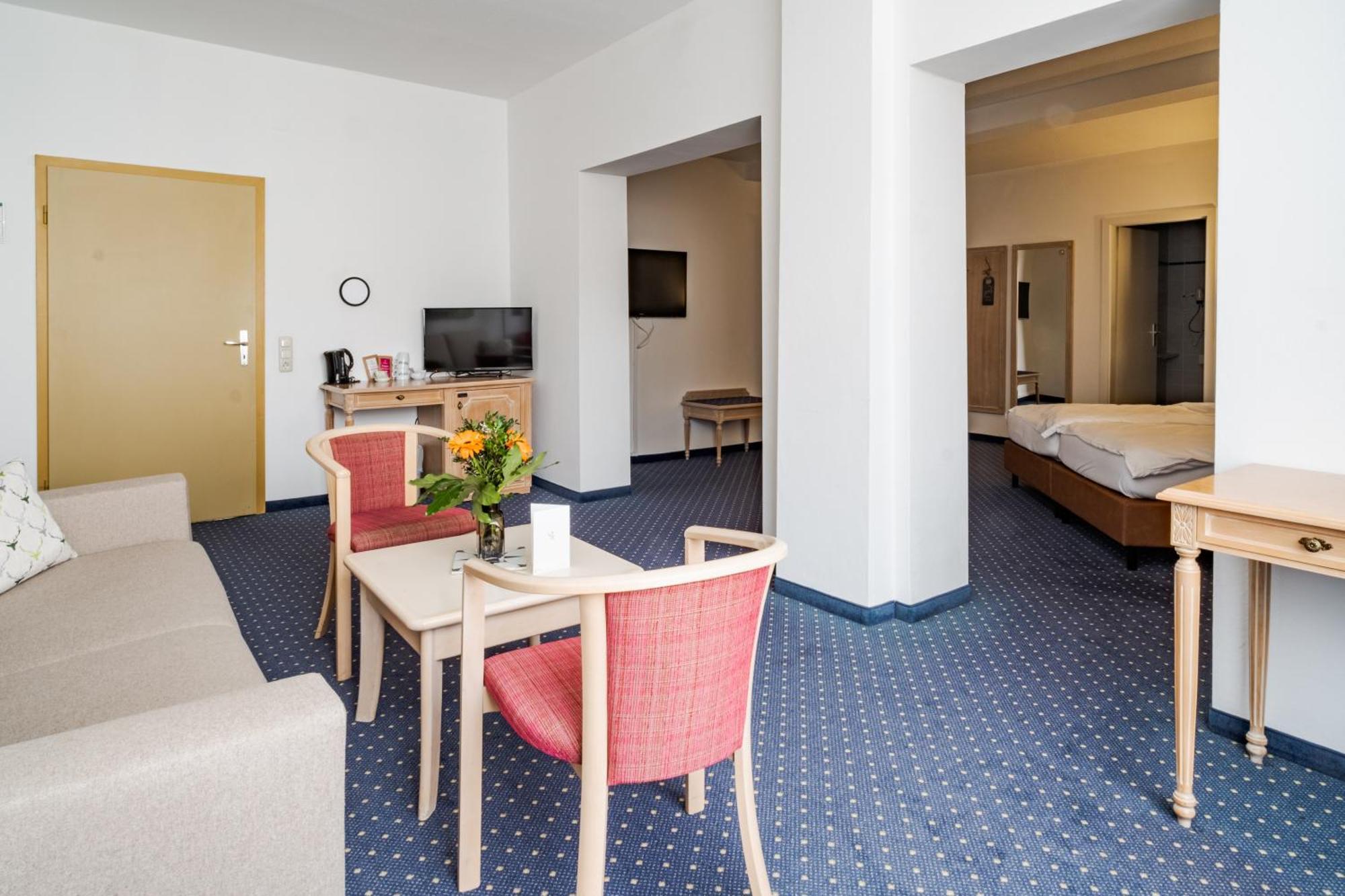 Hotel Goldener Hirsch Kaufbeuren Bilik gambar